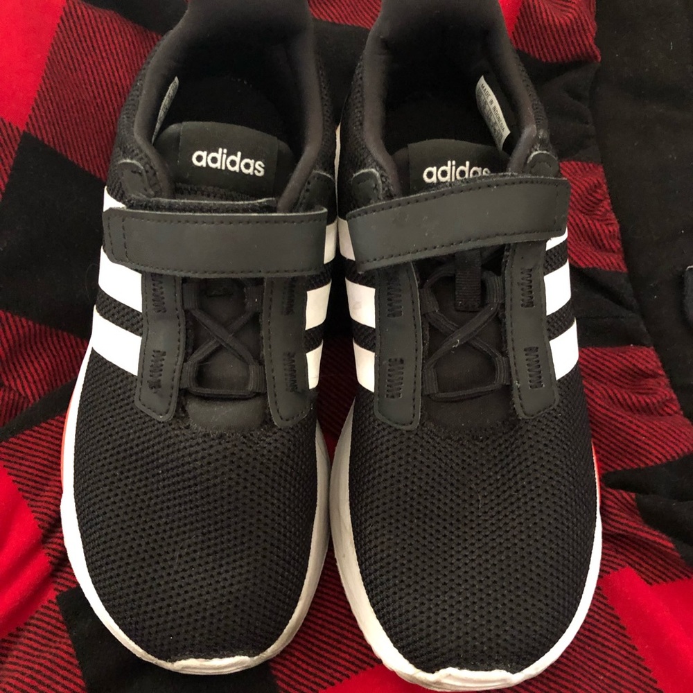 RACER TR21 SHOES size 2.5

RUNNING-INSPIRED SHOES FOR ACTIVE KIDS.